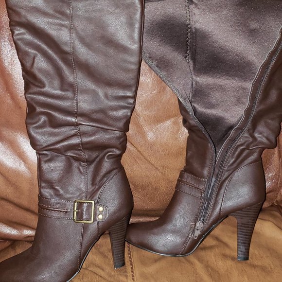 Boots - Picture 5 of 6